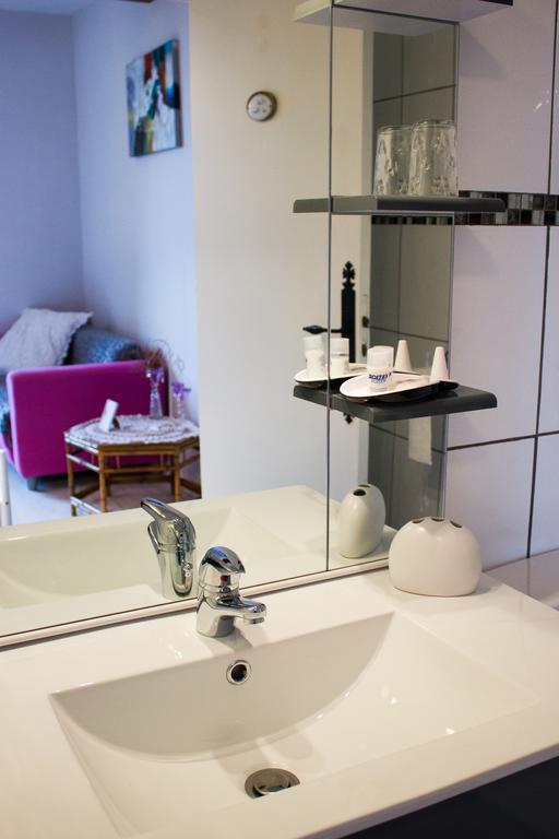 Aux Ronzieres Bed & Breakfast Pouilly-sous-Charlieu Екстериор снимка