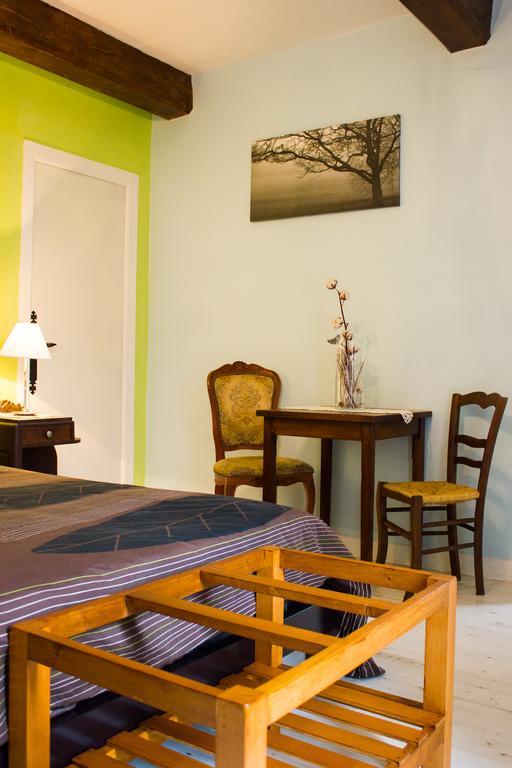 Aux Ronzieres Bed & Breakfast Pouilly-sous-Charlieu Стая снимка