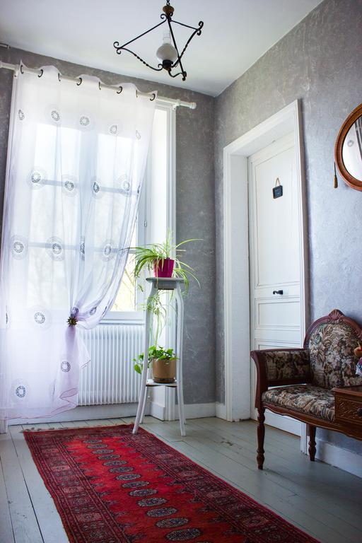 Aux Ronzieres Bed & Breakfast Pouilly-sous-Charlieu Екстериор снимка