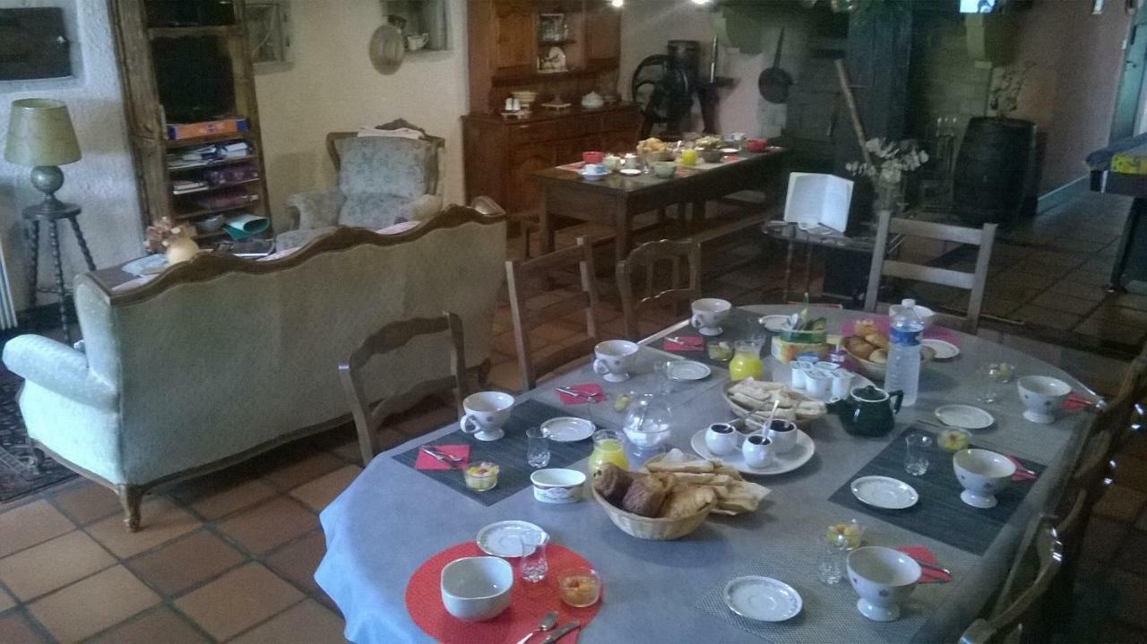 Aux Ronzieres Bed & Breakfast Pouilly-sous-Charlieu Екстериор снимка