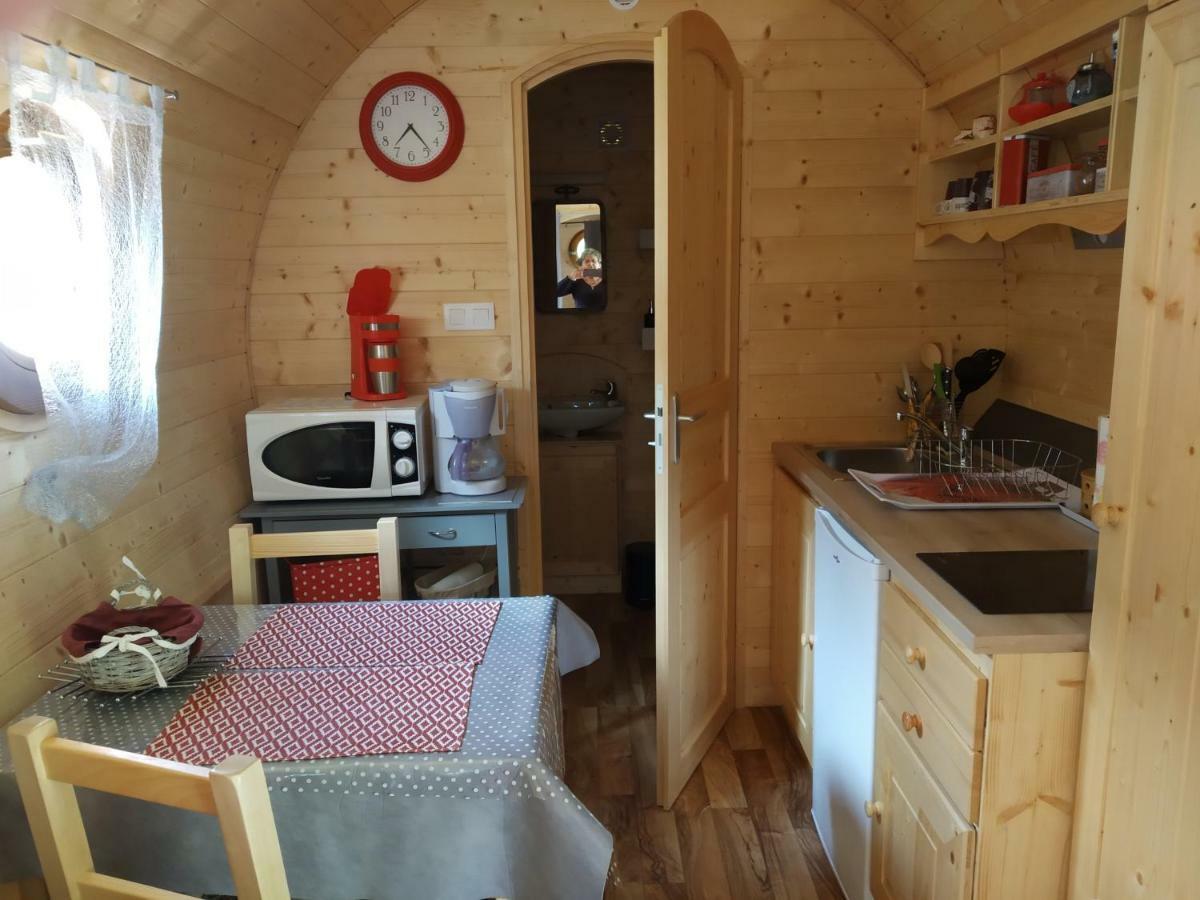 Aux Ronzieres Bed & Breakfast Pouilly-sous-Charlieu Екстериор снимка
